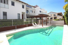 Stylish Beachside Holiday Penthouse, Coolum Beach